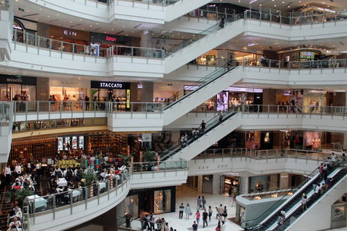 光影流转中的商业脉搏 上海港汇广场的日用百货销售影像集锦